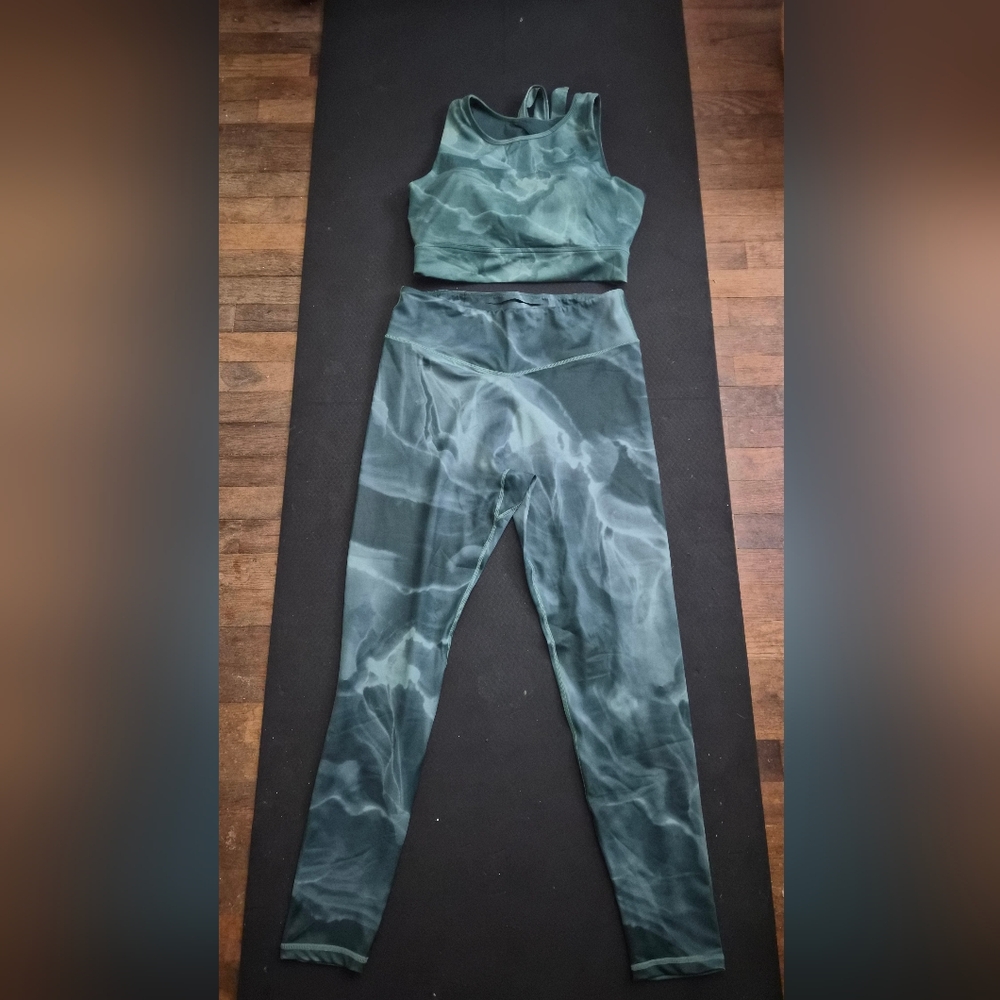 BuffBunny XL Green Marble Seamless Leggings & Top Set